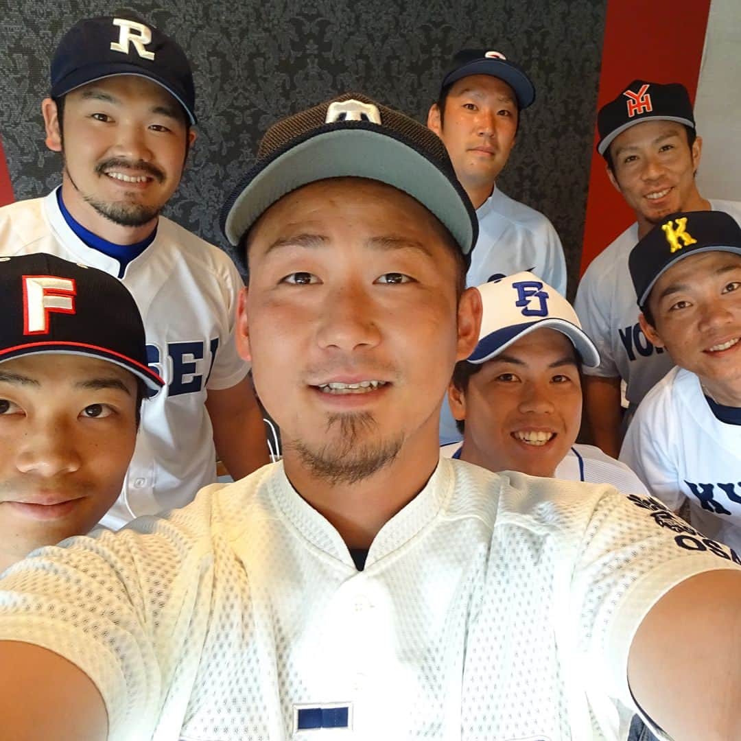 のインスタグラム：「今日は、久々にこのユニホームを着て記者会見！！懐かしいなぁ！！^ ^ Ｔさんも歳とりましたね！笑 たくだけはまだ高校生でもいけそうやな^ - ^ #中田翔 #高校野球 #100回大会 #高校野球は僕らの原点」