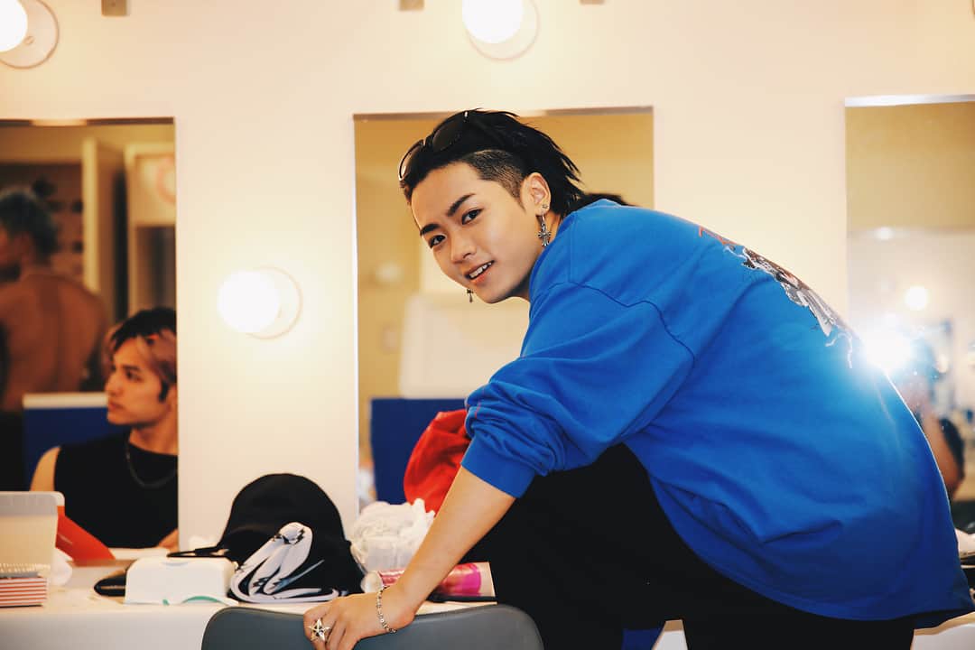 のインスタグラム：「・ 【24karats 2018 POP-UP SHOP TOUR Featuring Works】 ・ 24karatsが各アーティストと連動したクリエイティブ作品を24karats Featuring Worksというコンセプトのもと、未発表アイテムの販売を含めた期間限定POP-UPの開催が決定。 ・ 7/13(FRI)～7/22(SUN)まで広島PARCOにて24karats 2018 POP-UP SHOP TOUR Featuring Worksを開催致します。 ・ @24karatsofficial #24karats #twofour #twofourkarats #THERAMPAGE」
