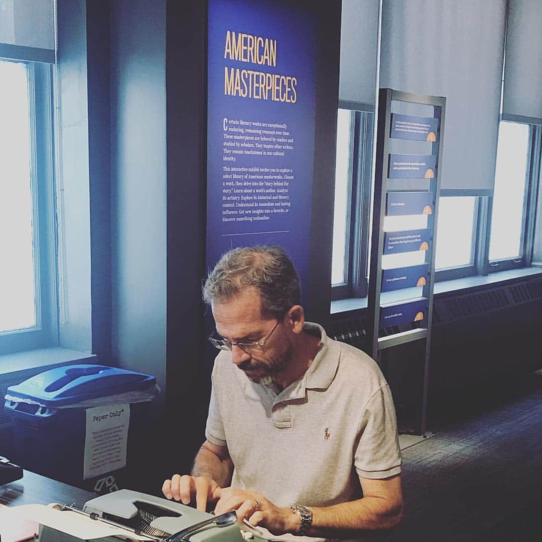 リック・ヤンシーのインスタグラム：「Hanging out @americanwritersmuseum」