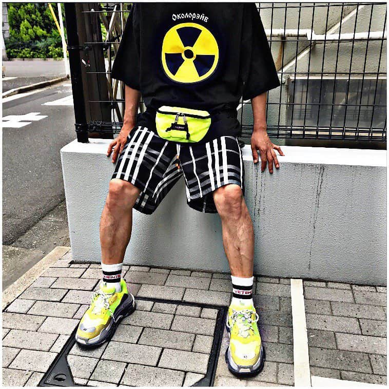 STYLISH-TOKYOのインスタグラム：「【 HALO TOKYO 】 ---------------------------------------------------- BIG TARTAN CHECK SHORTS Now on sale. ---------------------------------------------------- ONLINE https://halotokyo.thebase.in/ _/_/_/_/_/_/_/_/_/_/_/_/_/_/_/_/_/_/_/_/_/_/_/_/_/ . . . . . . . . . . . . . . . . . #halotokyo #halotokyoofficial #levis #90s #vintage #halo #thenorthface #adidas #nike #reebok #supreme #vetements #gosharubchinskiy #balenciaga #alphaindustries #fearofgod #offwhite #yeezyseason #rickowens #vlone #chromehearts #asaprocky #justinbieber #gdragon #kanyewest #fearofgod #online #tokyo #streetfashion #ストリートファッション」