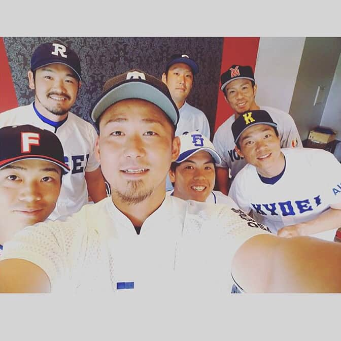 梅野隆太郎さんのインスタグラム写真 - (梅野隆太郎Instagram)「おはようございます😃 昨日は選手会の会議でした。 その後、高校野球夏の大会が100回大会ということで、みんなで母校のユニホームをきて高校球児にメッセージを送る撮影ありました！ 城東高校のユニホーム着たのは9年ぶりで凄く懐かしい感じがしました！が、、、母校は、まさかの一回戦敗退したそうです💦 でも、それも人生の糧になります。 高校球児の皆さん！悔いのないよう甲子園優勝目指して頑張ってください^ - ^ #高校野球は僕らの原点 ・ #日本ハムファイターズ#中田翔#中島卓也 #中日ドラゴンズ #福田永将#大島洋平#西武ライオンズ#増田達至#オリックスバファローズ#t岡田#阪神タイガース#梅野隆太郎#高校野球100回大会記念#福岡工業大学附属城東高校#履正社高校#大阪桐蔭高校#福岡工業高校#横浜高校#柳学園高校#享栄高校」7月14日 8時47分 - ryutaro_umeno_official