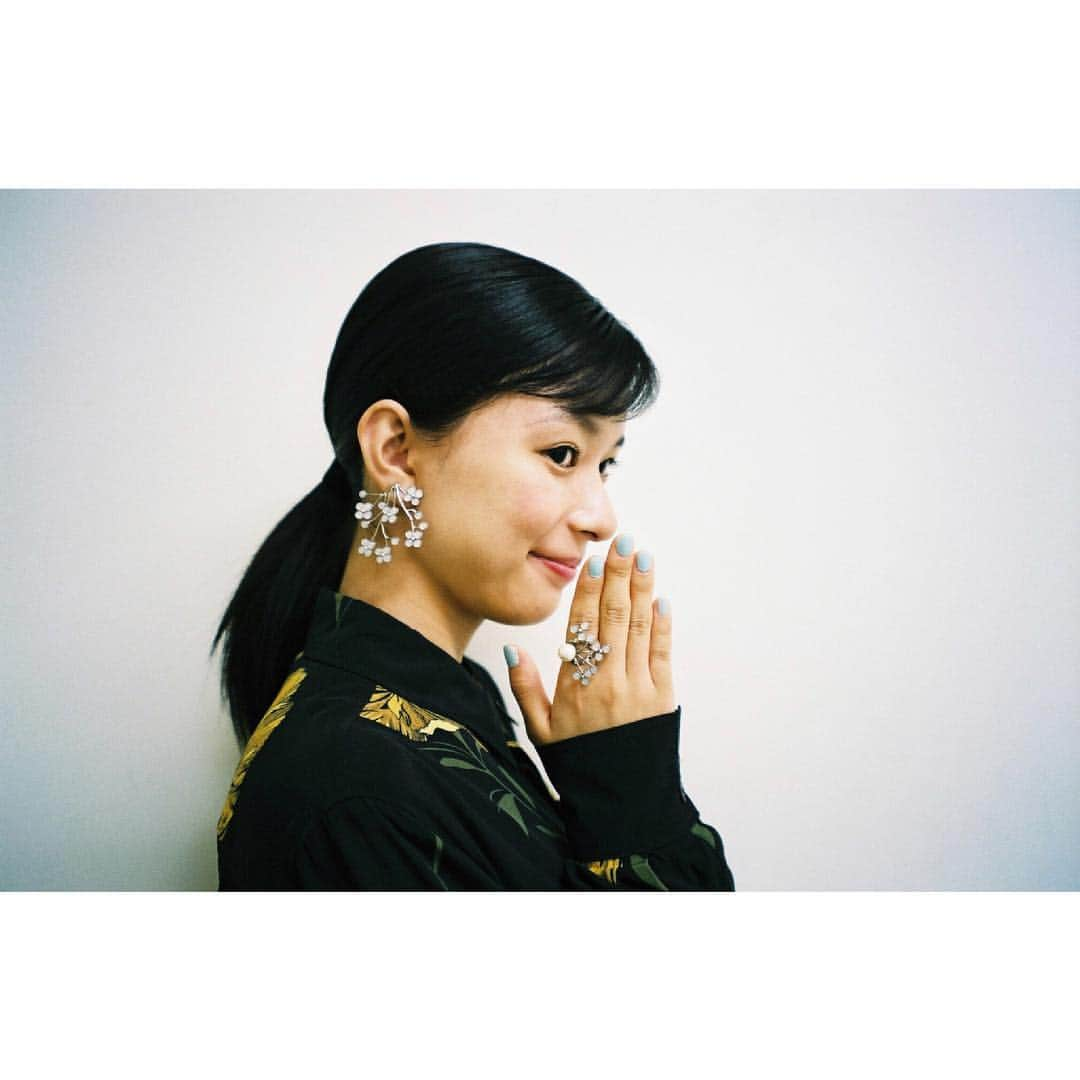 芳根京子さんのインスタグラム写真 - (芳根京子Instagram)「可愛いアクセサリー☺︎ #film #超問クイズ #ありがとうございました^_^」7月14日 10時53分 - yoshinekyoko