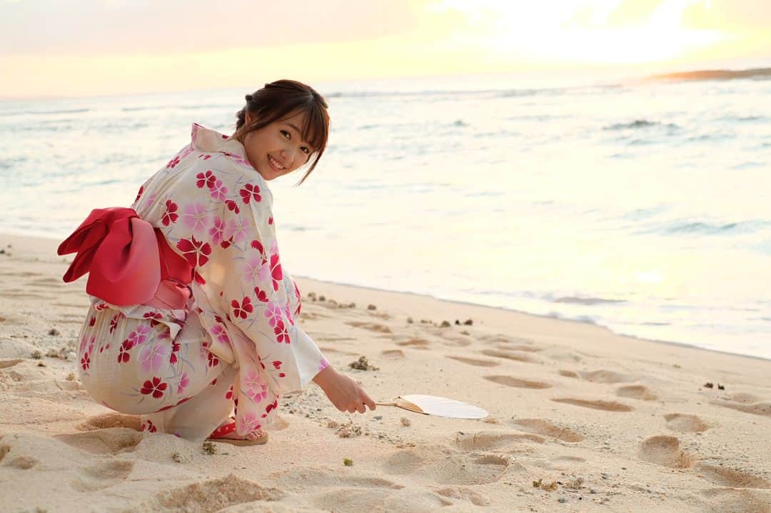 志村理佳のインスタグラム：「🏝♡__________ . . きっともうプライベートで浴衣を着ることはないと思うから載せとこ！(￣▽￣)笑  水着は、、、予定あり！笑 買わなきゃ(￣▽￣) . . #夏#浴衣#着納めかな#たぶんね！ #いい思い出です#ほんと♡」