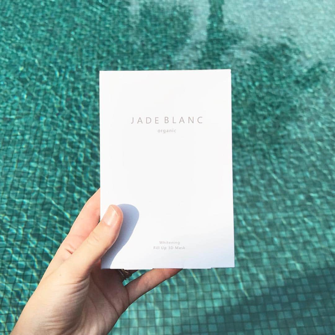 JADE BLANCのインスタグラム：「【Special care for summer】 長時間強い日差しにさらされた肌には、「美白フィルアップ3Dマスク」でスペシャルケア。 潤いとハリをプラスして、明日も楽しもう。  @jade_blanc_official  #JADEBLANC #ジェイドブラン」