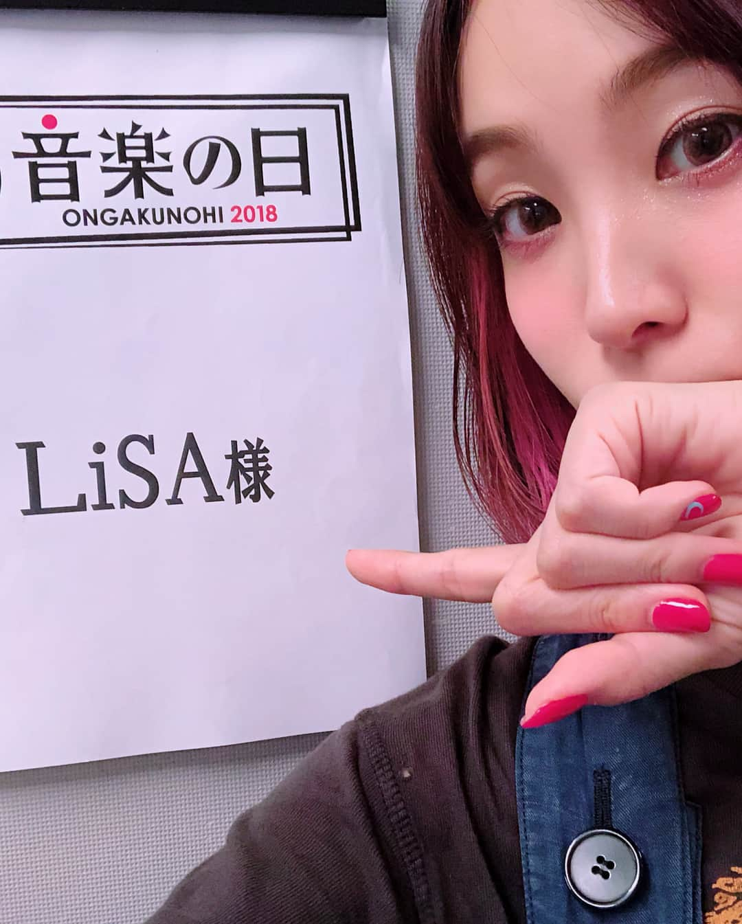 LiSAさんのインスタグラム写真 - (LiSAInstagram)「2部みてるかーー！☀︎ LiSAは２５時〜２７時と、２７時から29時\( ¨̮ )/なんと、あの日の歌。歌わせてもらいますーー！何を歌うか分かるかな？ #音楽の日 http://www.tbs.co.jp/ongakunohi/#timetable」7月15日 0時04分 - xlisa_olivex