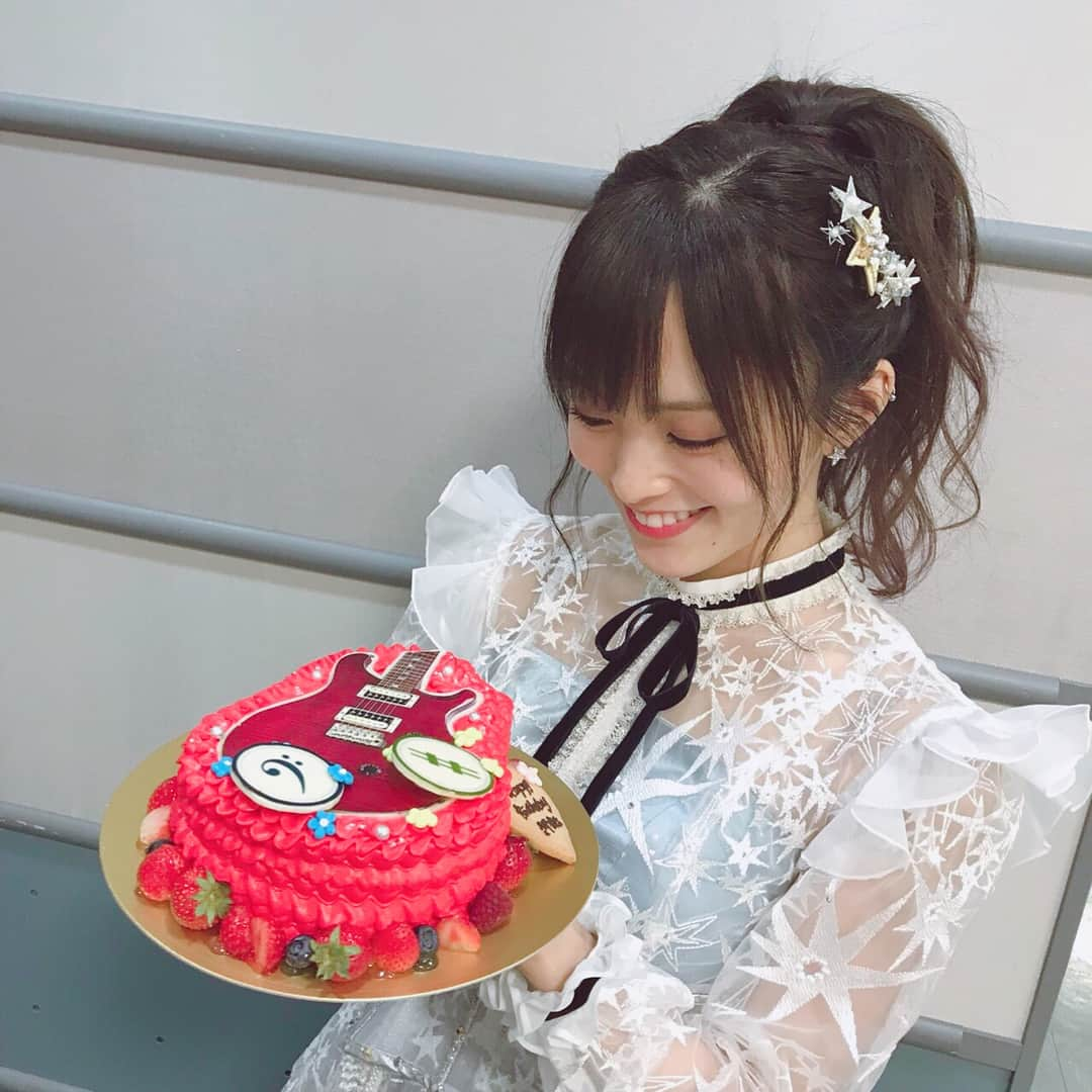 山本彩さんのインスタグラム写真 - (山本彩Instagram)「25歳もよろしくお願いします😊🎂✨ . #誕生日 #birthday #cake」7月15日 0時11分 - sayaka__714