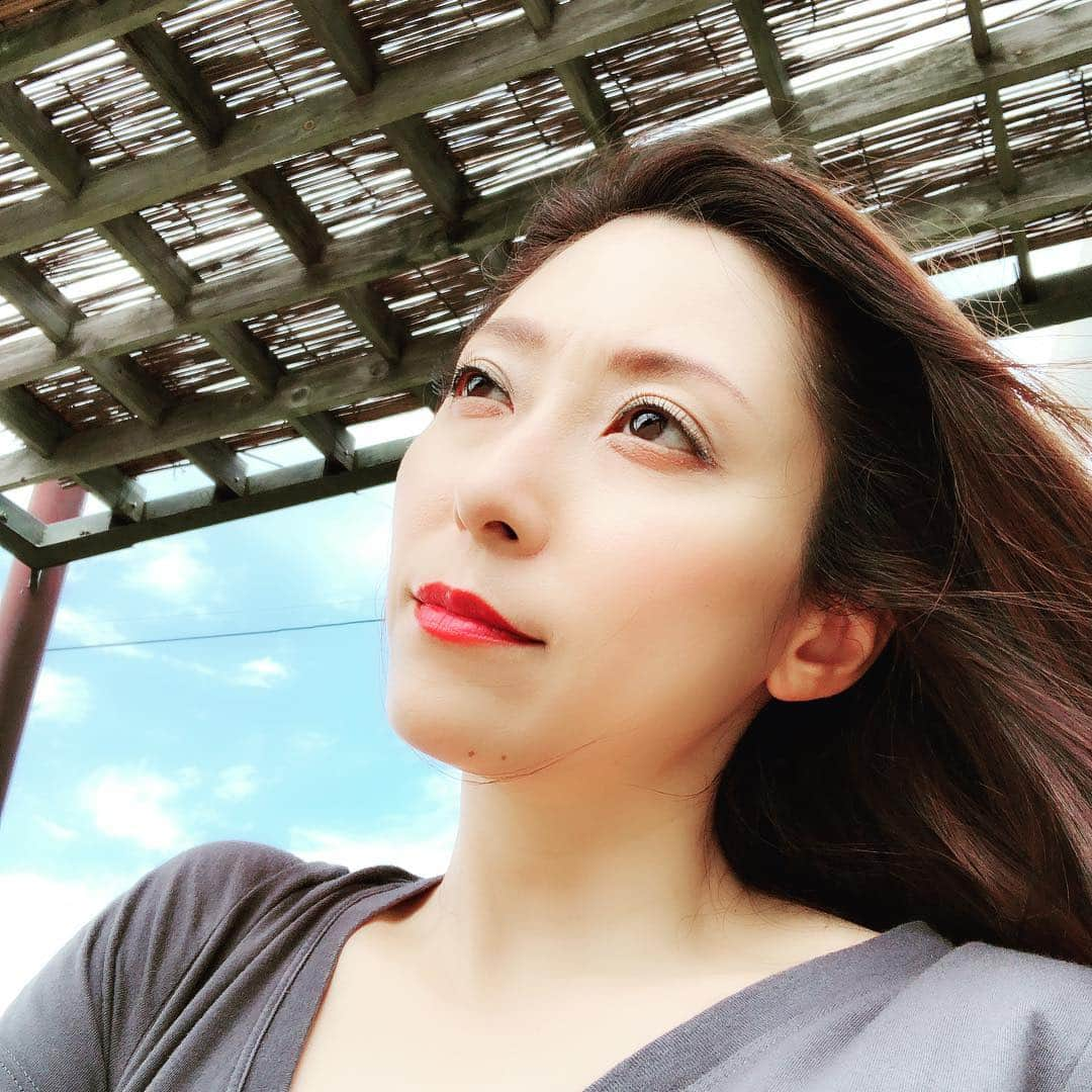 白木優子さんのインスタグラム写真 - (白木優子Instagram)「あ〜きよきよしい風。笑 きもちいい。 #きよきよしい #ピンク映画撮影 #オフショット」7月14日 16時53分 - yuko_shiraki_official