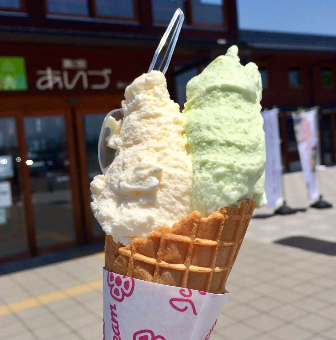 福島県さんのインスタグラム写真 - (福島県Instagram)「味わって！会津の農家とお客様をつなぐジェラート 道の駅あいづ湯川・あいづ坂下にある「12か月のジェラート」では、会津の採れたての野菜や果物を新鮮なまま加工したジェラートやシャーベットを食べることができます！ 暑い夏にぴったりのジェラートを、ぜひ食べてみて下さいね！  #12か月のジェラート #ジェラート  #ご当地ソフトクリーム #アイス好き #アイス #道の駅あいづ湯川会津坂下 #取れたて野菜 #果物 #湯川村 #yugawa #会津坂下町 #aizubange #福島 #ふくしま #fukushima #ふくしまからはじめよう #futurefromfukushima #味わって #japanfood #fukushimafood #art_of_japan #instagramjapan #japan_of_insta  #insta_fukushima」7月14日 17時02分 - realize_fukushima