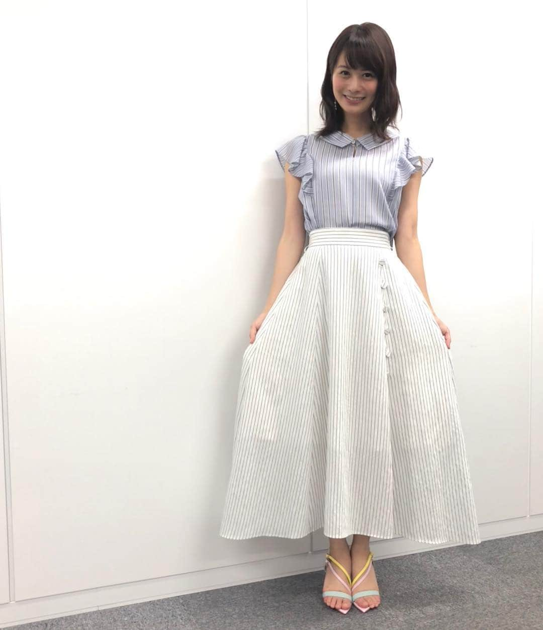 高見侑里さんのインスタグラム写真 - (高見侑里Instagram)「◡̈♥︎ BS11の衣装は トップス&スカート..#JILLbyJILLSTUART ピアス…#imac サンダル…#CHARLESKEITH ストライプ×ストライプの組み合わせでした☺︎ * さて明日は#みんなのKEIBA に出演させていただきます🏇その前にこの後のうまナビイレブンもよろしくお願い致します✧」7月14日 20時08分 - yuri_takami_official