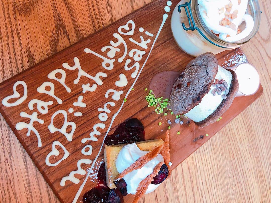 近藤千尋のインスタグラム：「今日は大学の時からの 親友たちとランチ🍴💓 年に一度の貴重な時間⏰ よく、大学行ってたの？と 聞かれますが…笑🤫 この三人のおかげで 大学生活は毎日が楽しくて なんとか卒業出来ました😭笑  #椙山女学園大 #現代マネジメント学部 #名古屋」