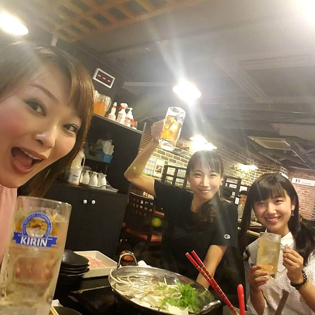 五十嵐サキさんのインスタグラム写真 - (五十嵐サキInstagram)「女子会🍻😆🎵 #女優 #他事務所 #村崎真彩 　ちゃん　と #新喜劇 #谷川友梨　ちゃん と #東京#女子会 #しゃぶしゃぶ食べ放題　からの #バー #なう #女子トーク #盛り上がり中 #今日も楽しい夜 #新宿#おしゃれ #お店#飲み会 #東京公演#あと２日 #皆様今日も一日お疲れ様でした #五十嵐サキ」7月14日 22時46分 - saki_igarashi