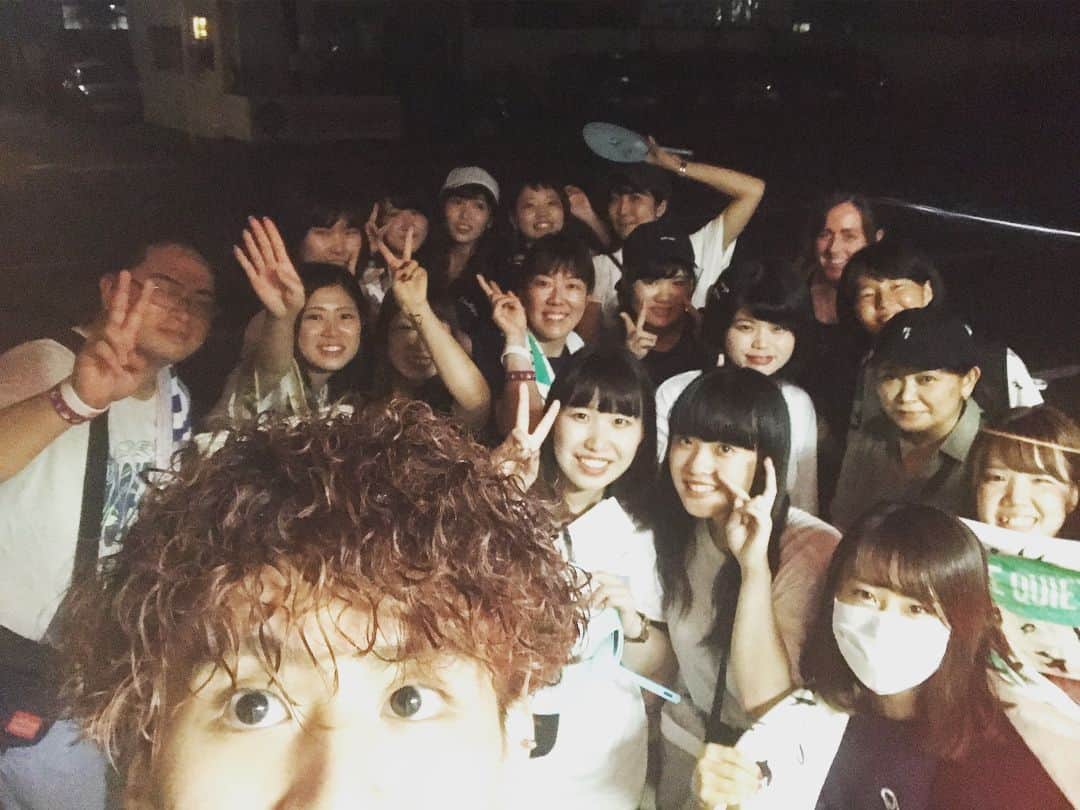 橋本佳紀さんのインスタグラム写真 - (橋本佳紀Instagram)「今日は新潟reversest来てくれて本当にありがとう！！ 新潟でこんな最高な景色が見れて、本当に嬉しかったよ✨ . 次は神戸、あそびにきてね！ . みんなと一緒に写真を撮れる思い出、これからも続けていくね！ . #新潟 #にいがた #ライブ #LIVE #howlbequiet #みんなに感謝  #思い出 #また会おうね」7月14日 23時18分 - motti0224_bass
