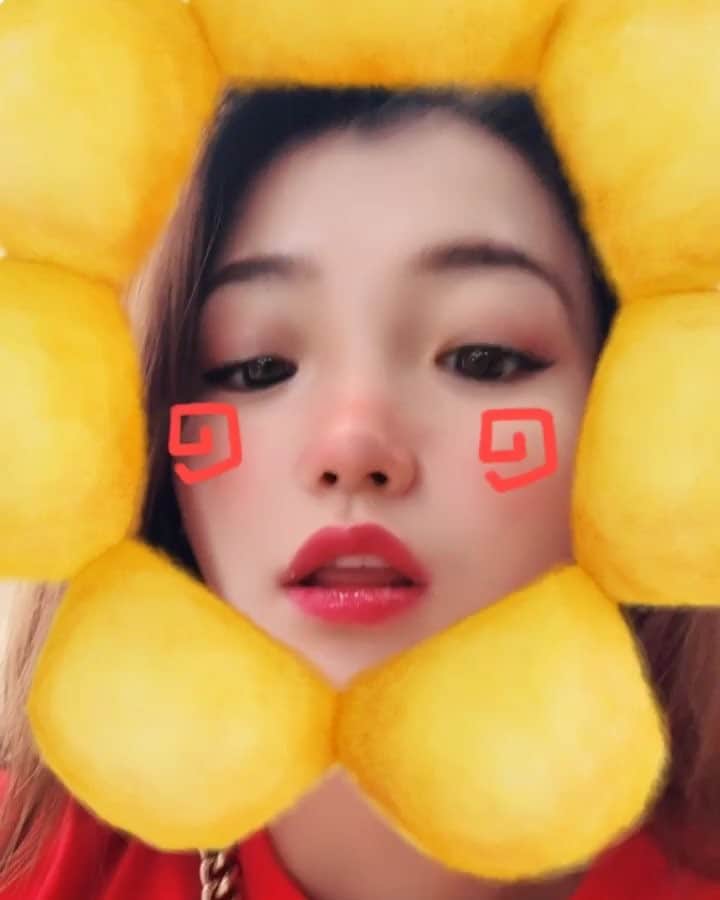 王詩エツのインスタグラム：「🌼🌼🌼」