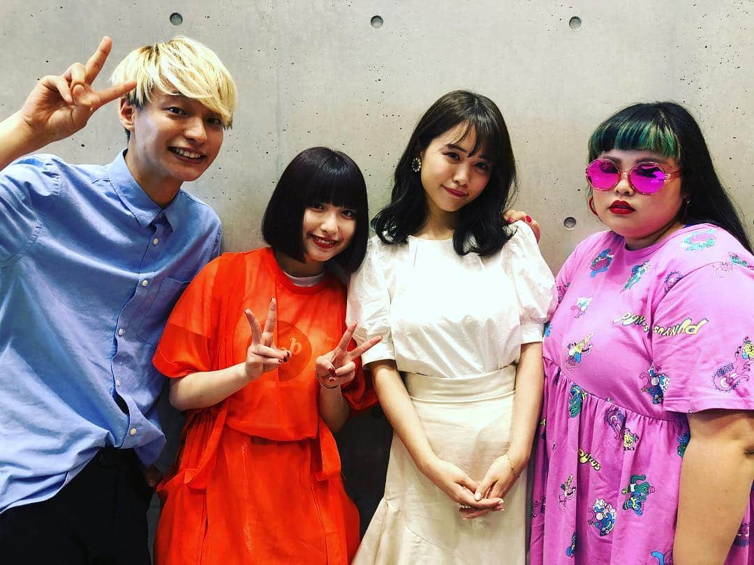 みくぴのインスタグラム：「#NSG夏フェス ありがとうございました😆💚 初МCしゃべりすぎました😓 AKIさん、凜音ちゃん、ゆうこすさんありがとうございました💕 すっごくすっごく楽しかったです🤙 来てくれた方もスタッフの皆様も暑い中ありがとうございました🙇‍♂️ #シンデレラフェス #みくぴ #watanabenaomi #そっくりさん #初МC #楽しかった #しゃべりすぎ #そして汗かきすぎ #だって暑いんだもん #流れてくるものは仕方ない #でも #みんな笑ってくれてた #幸せ」