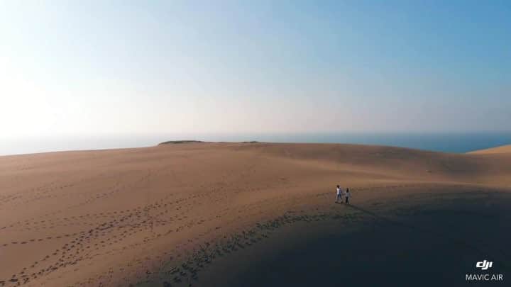 C PhotoGraphicのインスタグラム：「先週はずっと虎ノ門でいろんな撮影、打ち合わせ。 そんな東京砂漠(通称)→鳥取砂丘にワープ🛫 山陰出身のkino」
