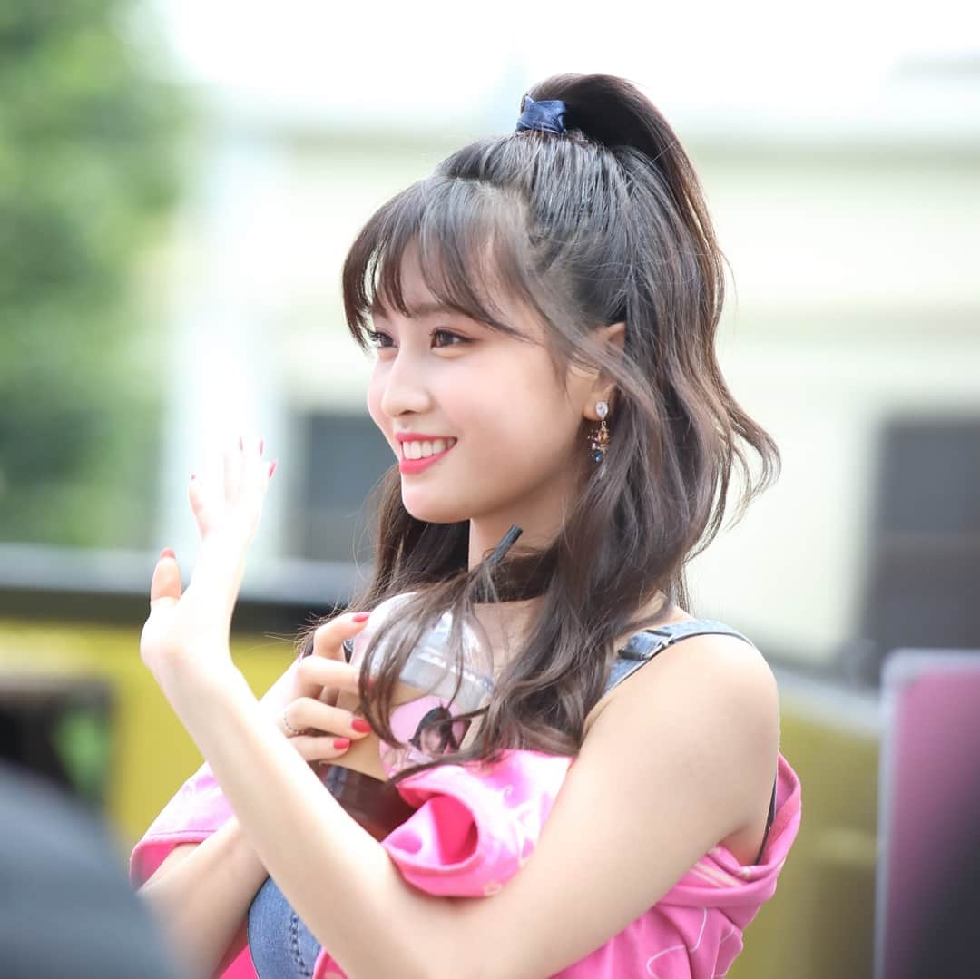 モモさんのインスタグラム写真 - (モモInstagram)「♡ [Fantaken] #모모 - 180714 Music Core Mini Fanmeeting #트와이스 #모모 #平井もも #もも #TWICE ©️hanguli, doo_boobaby5」7月15日 11時05分 - momojype