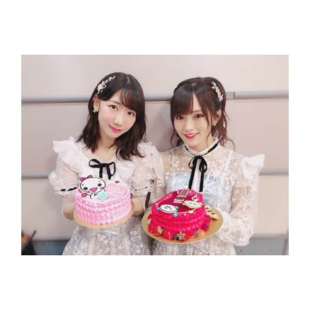 柏木由紀さんのインスタグラム写真 - (柏木由紀Instagram)「. 今日で27歳になりました🎂☺️ 昨日お誕生日のさやかちゃんといっしょに お祝いしてもらったよ〜❤︎ . AKBに入ったのが15歳。 あっという間に27歳...。 周りは年下、後輩ばかりですが、、 いい意味で先輩らしくいい意味でみんなと同じ目線で、 これからもいっしょに楽しく頑張っていきたいです☺️ . 今年も、ファンの皆さんにたくさん会えますように。 だいすきな音楽活動もたくさんできますように。 27歳の柏木由紀もどうぞよろしくお願いします☺️💋 #birthday」7月15日 11時06分 - yukikashiwagi_official