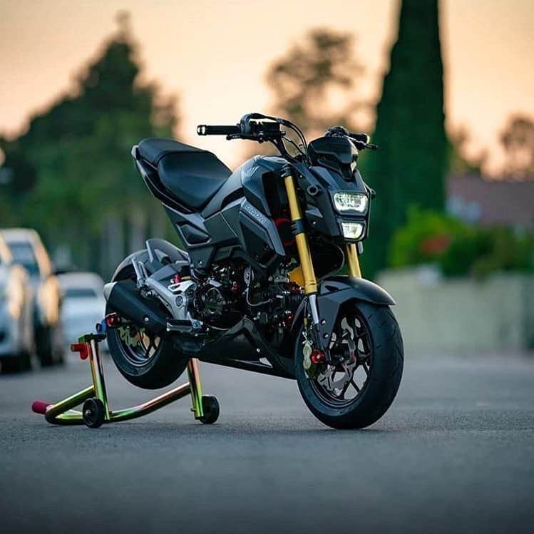 Honda Powersports USさんのインスタグラム写真 - (Honda Powersports USInstagram)「Weekend tracktoy 👊 #miniMOTO #grom 📸: @fit_nicko」7月15日 11時54分 - honda_powersports_us