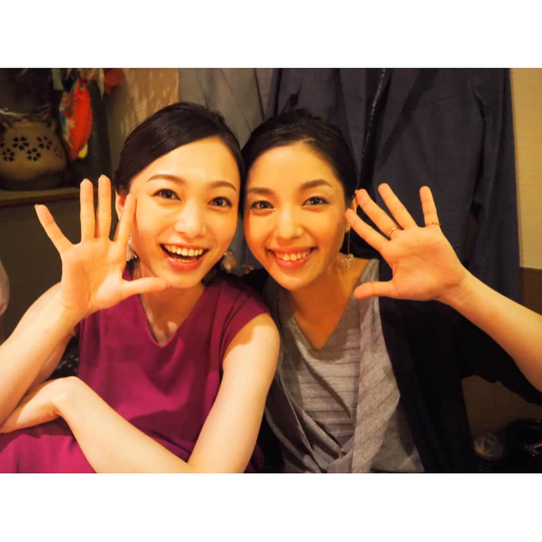 西田あいさんのインスタグラム写真 - (西田あいInstagram)「大好き❤︎ありがとう❤︎ ・ #城南海 ちゃん #鹿児島で会えました #コンサートも遊びに来てくれたよ #頂いたばかりのアイシャドウすぐ使った #前日に話していたアイシャドウ #早速プレゼントしてくれるなんて #城南海半端ないって #16日キャパルボホールでのウタアシビ #きばりんしょーれ #大好きだよー」7月15日 12時32分 - nishidaai