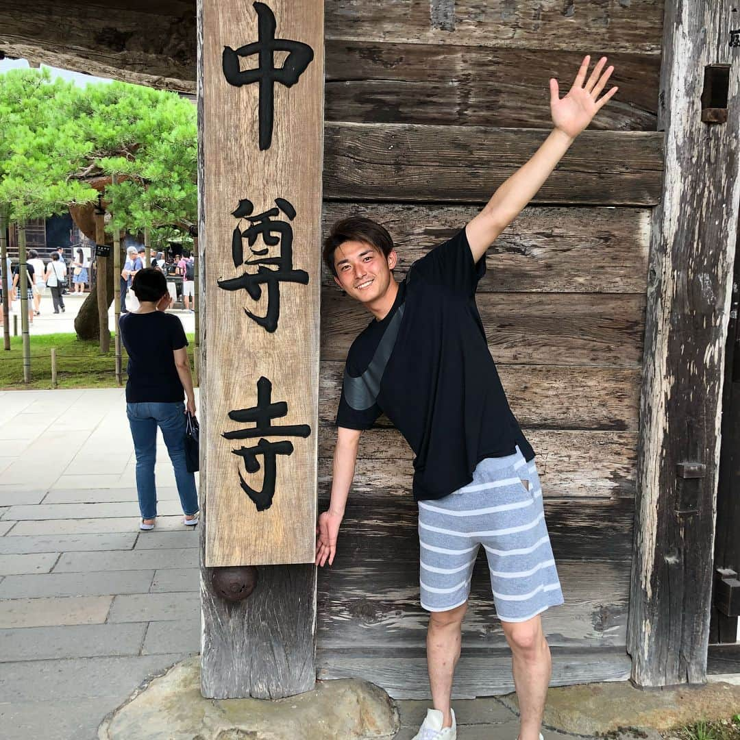 寺嶋寛大のインスタグラム：「お腹いっぱい。帰りたいw #岩手#中尊寺#弁慶#わんこそば#前半味、後半根性#74杯#芭蕉#金箔ソフトクリーム」