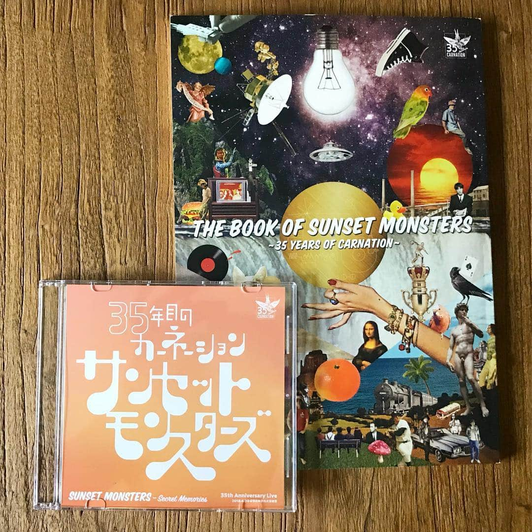 山田稔明さんのインスタグラム写真 - (山田稔明Instagram)「カーネーション35周年記念パンフレットに僭越ながらコメントを書かせていただいた。野音公演は観にいけなかったけど今日はこのパンフを読みながらベスト盤を聴く。外は暑いからね。 #もらったレコード」7月15日 14時03分 - toshiakiyamada