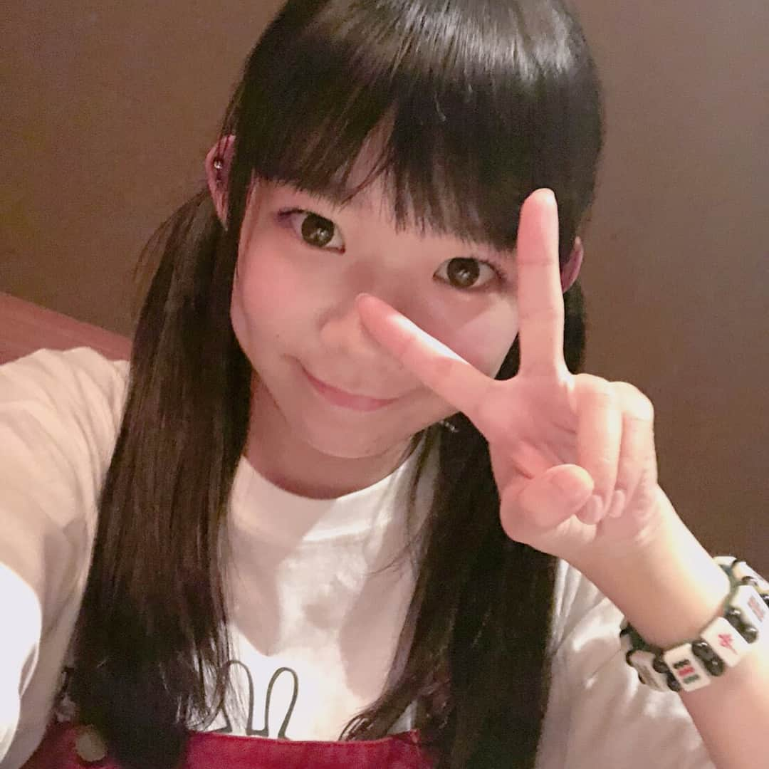 長澤茉里奈さんのインスタグラム写真 - (長澤茉里奈Instagram)「#しゃぶしゃぶ温野菜 愛しすぎてる マーラー肉鍋めっちゃ辛くして食べたよ〜しびれた〜最高だった〜 美味しいお肉と新鮮なお野菜 さいこーのお酒 幸せ〜〜 #温野菜 #六本木 #マーラー肉鍋  #麻辣肉 #まりログ🐷」7月15日 14時21分 - marinanagasawa1008