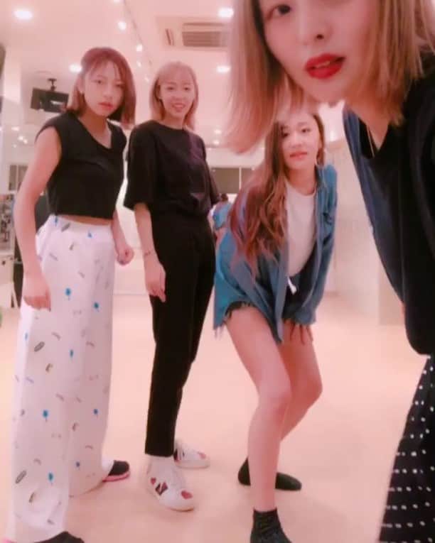 Caratのインスタグラム：「Carat で #tiktok ❤️❤️ @tiktok_japan @tiktok_kr @risa_carat  @mona_carat @rina_carat @yume_carat」