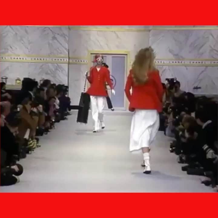 メイジー・ウィリアムズのインスタグラム：「me refusing to ask for help with my luggage at the airport」