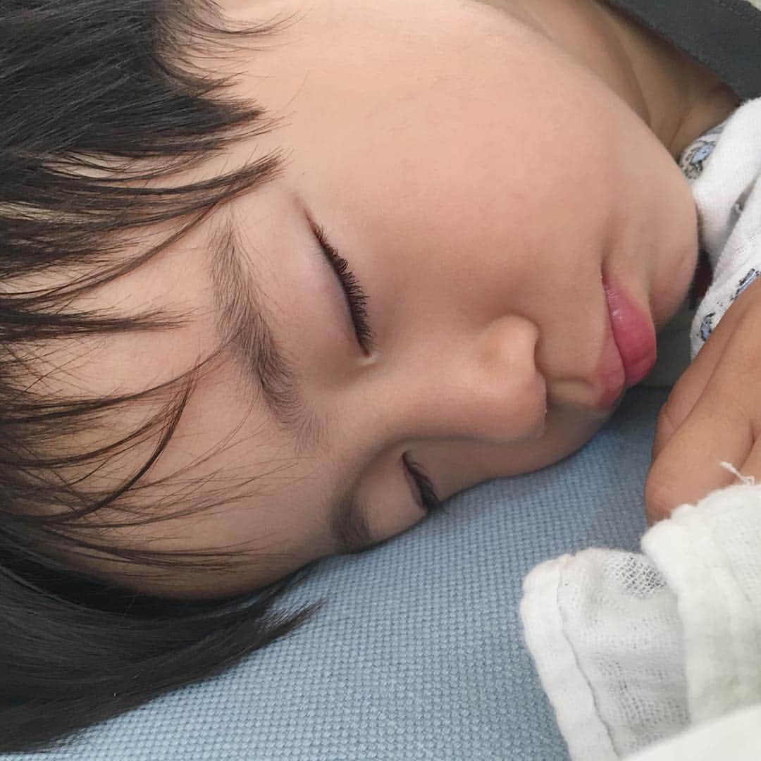 新原愛加のインスタグラム：「💤💤💤 #カンタの成長記録 #男の子 #boy #3歳 #寝顔」