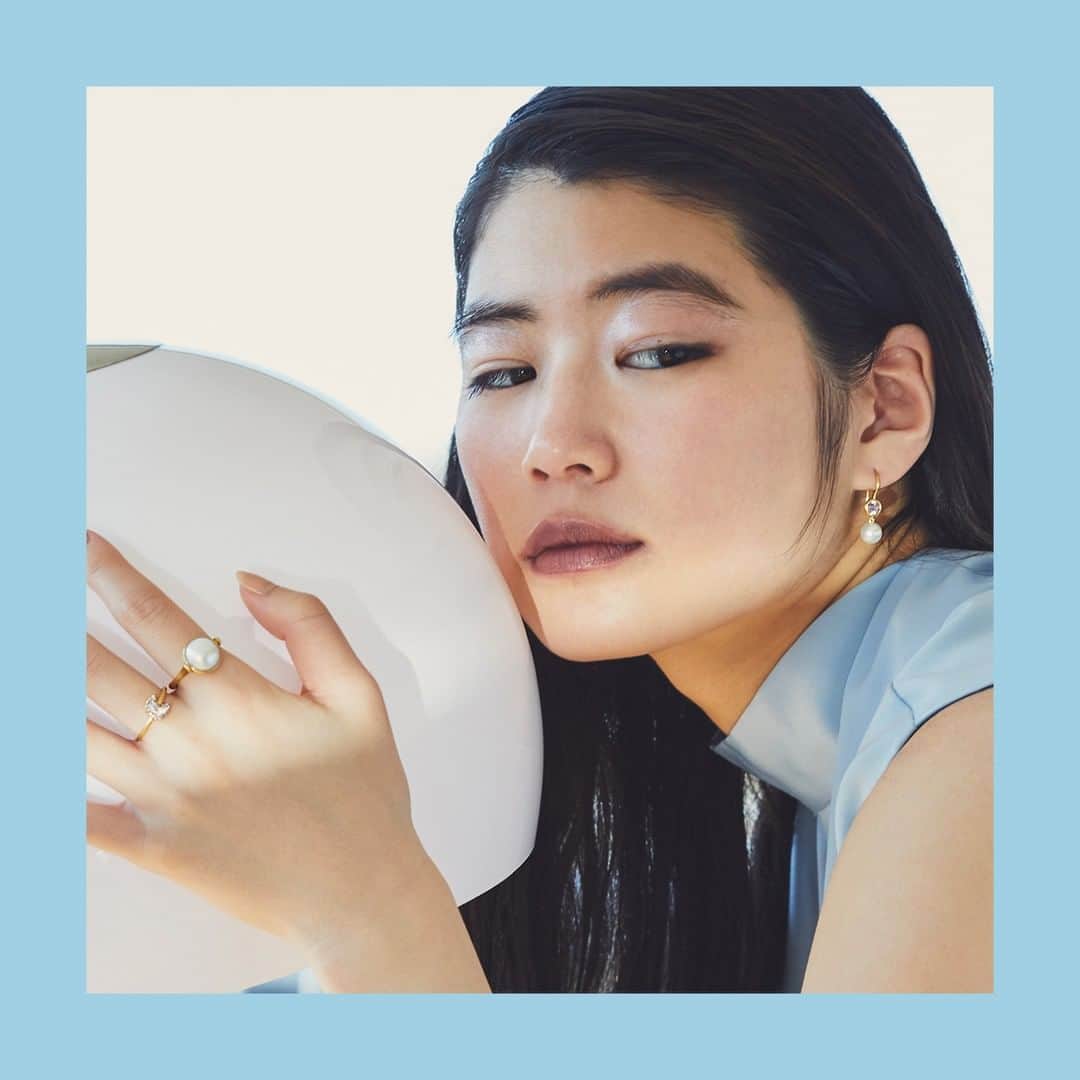 TASAKIさんのインスタグラム写真 - (TASAKIInstagram)「TASAKI by MHT is a jewellery line full of products rich in characteristics of pearls, diamonds and variety of colour stones, wearable in your daily life. Take a look at the "Far side of the moon" ring; with it's reversible design using pearls and colour stones, you can enjoy the two different sides. #TASAKI #MHT #TASAKIbyMHT #farsideofthemoon #precioussweetnight #callisto」7月15日 18時00分 - tasaki_intl