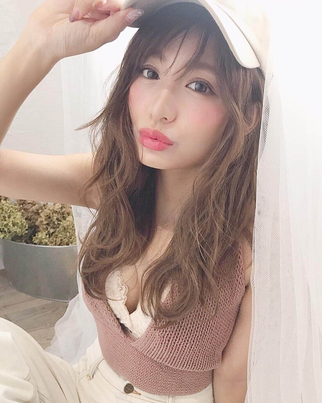 伊藤実祐さんのインスタグラム写真 - (伊藤実祐Instagram)「. . みたま祭り にきている 🍉🌻🌈♡♩ . 屋台で絶対買うのは ベビーカステラ！ 中でも圧倒的美味いのは えびす堂 のカステラ💓 やねんけど、大阪でしか出してないんかな 〜？💭 ここない😭泣。泣。泣。 . . みんなは、屋台で絶対買うものなに？🍭 . , #みたままつり #夏祭り #夏 #屋台 #食べ飲み放題 #最高やん #ネクスター #男前か #メイク #カラコン #まつ毛パーマ #モデル #TOKYOcreatist #伊藤実祐 #いとうみゆ #みゆちゃい . . みおさんが用意してくれた衣装が 可愛くてもう他のもまた載せる💓 オフホワイト × ベージュ × 茶 ... どタイプ🤤 色合いとか とにかくセンス🙆‍♂️🙆‍♀️まる!!♡ .」7月15日 21時00分 - miyu.61