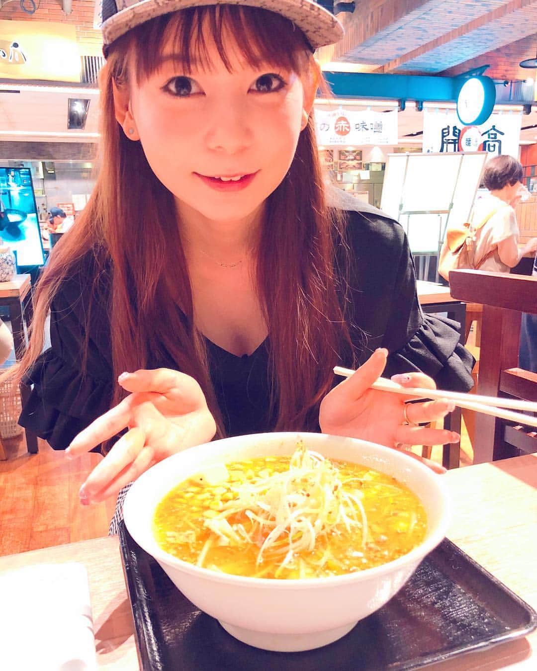 中川翔子さんのインスタグラム写真 - (中川翔子Instagram)「味噌バターコーンのラーメン！！ #中川翔子 #しょこたん #ラーメン #北海道 #味噌ラーメン #北海道最高！ #来週もお邪魔します」7月15日 21時10分 - shoko55mmts