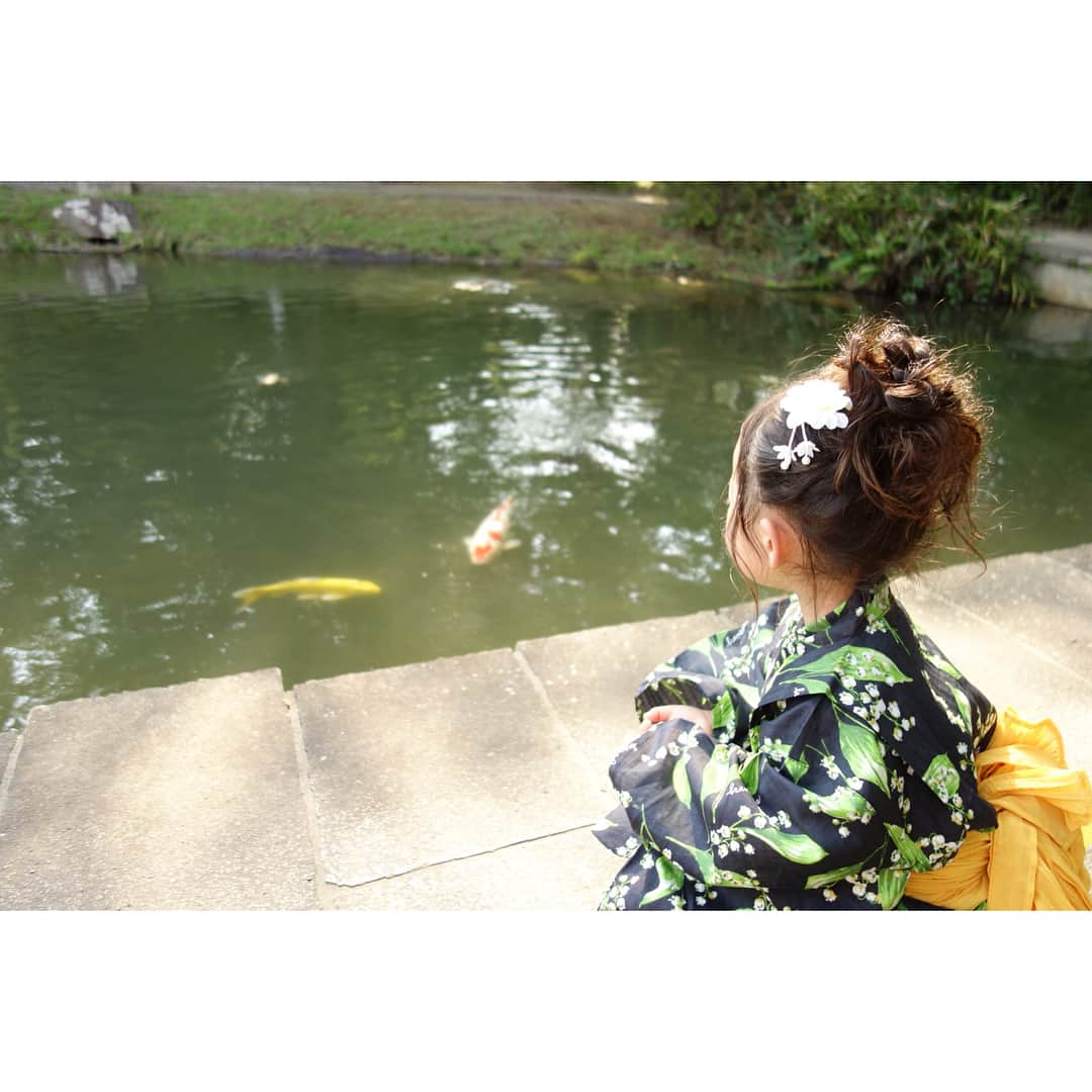 Saraさんのインスタグラム写真 - (SaraInstagram)「⠀ yukata♡ ⠀ すずらん柄がかわいい浴衣は @branshes さんのもの✿ ⠀ 今年初の浴衣に袖を通して サラもご満悦でした☻ ⠀ 夕方にちょこっとお祭りへ...♡ ⠀ #kids #kids_japan #浴衣 #浴衣女子 #夏 #3歳 #女の子」7月15日 21時50分 - sarasara718