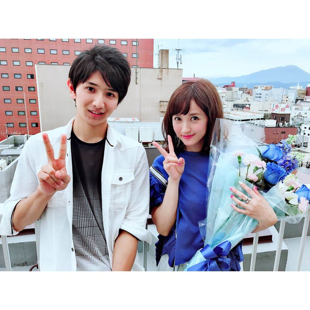 小松彩夏さんのインスタグラム写真 - (小松彩夏Instagram)「. 岩手のご当地ヒーロー、ガンライザーの新シリーズ『鉄神ガンライザー 東北ヒーローズ』の撮影で岩手に帰っていました！！ . 新たなシリーズにまたナナが帰ってきます！！ . 東北のヒーローが集結する豪華なシリーズになってますよ〜！！ . そしてまたリアスマリンに変身しちゃいます♡ . 何年か前にラジオドラマでご一緒させて頂いた、浅沼晋太郎さんと、今回初共演だった橋場慧史くんと。 . 浅沼さんの貫禄と、橋場くんのフレッシュさに刺激を受けた撮影でした☆ . また新シリーズは岩手以外でも観られる機会があるかも...?!とのことなのでお楽しみに...♪ . やはり地元でお仕事出来るのは嬉しいな...♡ . 9月からOAです！お楽しみに♪ .  #岩手 #ご当地 #ヒーロー #ガンライザー #地元 #故郷 #鉄神ガンライザー東北ヒーローズ #岩手宣伝隊長」7月15日 22時21分 - official_ayaka_502