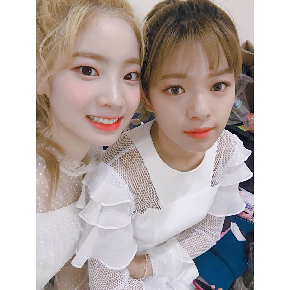 TWICEさんのインスタグラム写真 - (TWICEInstagram)「1000일 축하해요💕 원스와 트와이스가 함께 한 시간  앞으로도 행복한 일만 가득하길 감사합니다 우리 원스 😘」7月15日 22時33分 - twicetagram