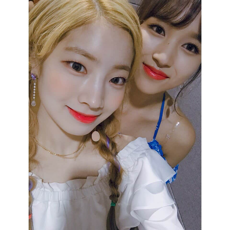 TWICEさんのインスタグラム写真 - (TWICEInstagram)「1000일 축하해요💕 원스와 트와이스가 함께 한 시간  앞으로도 행복한 일만 가득하길 감사합니다 우리 원스 😘」7月15日 22時33分 - twicetagram