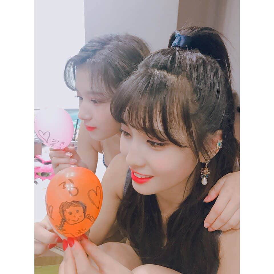 TWICEさんのインスタグラム写真 - (TWICEInstagram)「1000일 축하해요💕 원스와 트와이스가 함께 한 시간  앞으로도 행복한 일만 가득하길 감사합니다 우리 원스 😘」7月15日 22時33分 - twicetagram