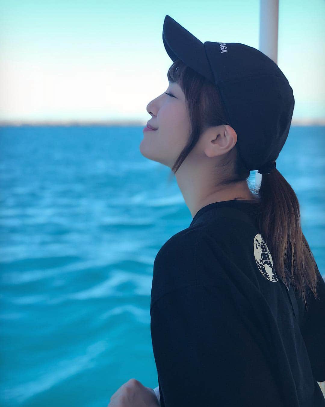 愛美さんのインスタグラム写真 - (愛美Instagram)「沖縄たのしかた◎ 船乗ったの〜〜〜〜〜 世界は広いぞ〜〜〜〜〜✨✨」7月16日 1時19分 - aimin_official