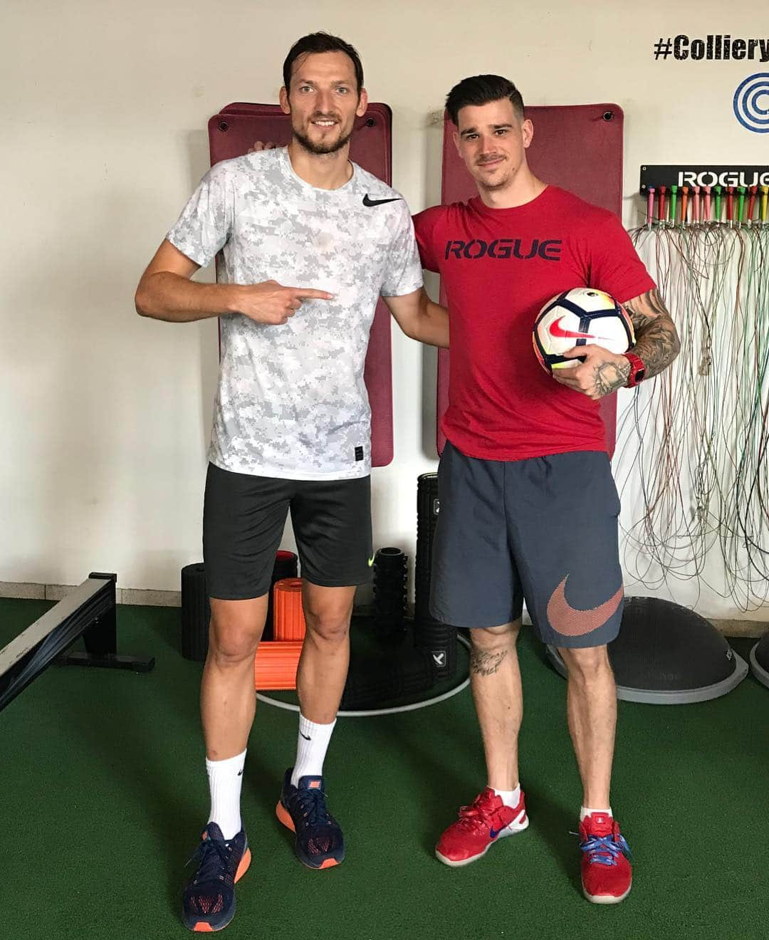 リボル・コザークのインスタグラム：「Good month of work with @cf_persa in his @collierymadetrainingacademy💪 Now I'm ready for new challenges⚽️」