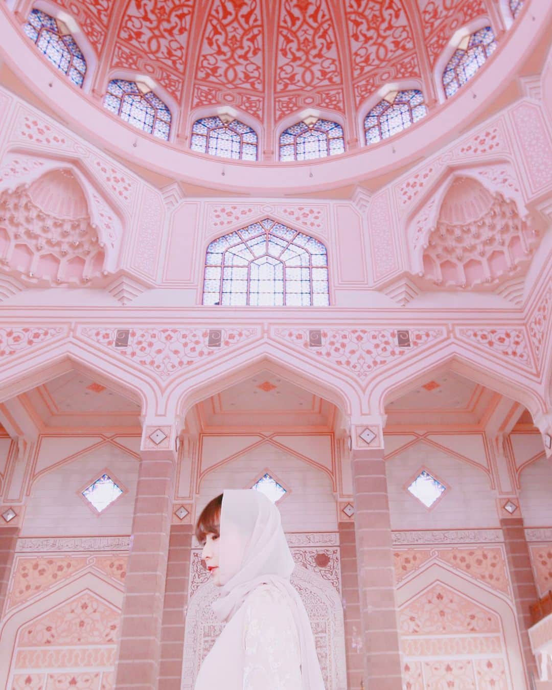 樋口智恵子さんのインスタグラム写真 - (樋口智恵子Instagram)「Pink pink pink💕Putra Mosque🕌💕 . . . . 全てがピンク色💕可愛いモスク🕌アブダビで手に入れたアバヤを着て💕 . . . . #PutraMosque #mosque #malysia #kualalumpur #kualalumpurtrip #モスク #putrajaya #pinkmosque #pink #旅女子 #旅好き #週末旅行」7月16日 13時11分 - chieko_higuchi