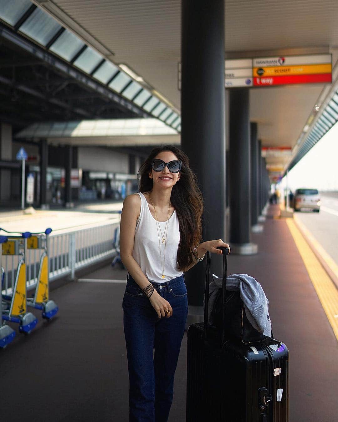 のインスタグラム：「Next step  is ... ✈️👍🏻 プチプラらくちん機内コーデ👖でいってきます 😊」