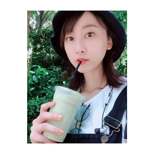 松井玲奈さんのインスタグラム写真 - (松井玲奈Instagram)「トレーニングのあとに飲むプロテインスムージーが至福の時です。 バナナ苦手だけどこれは美味しく飲める。 #例のブツ #久しぶりの自撮り」7月16日 14時01分 - renamatui27