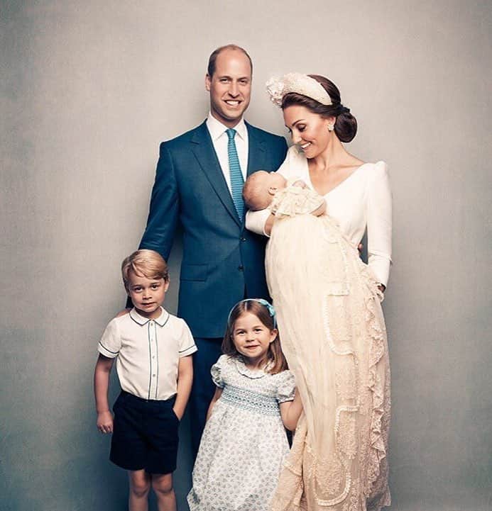 キャサリン（ケンブリッジ公爵夫人）さんのインスタグラム写真 - (キャサリン（ケンブリッジ公爵夫人）Instagram)「Prince Louis' Christening Portraits Released」7月16日 7時26分 - hrhtheduchessofcambridge