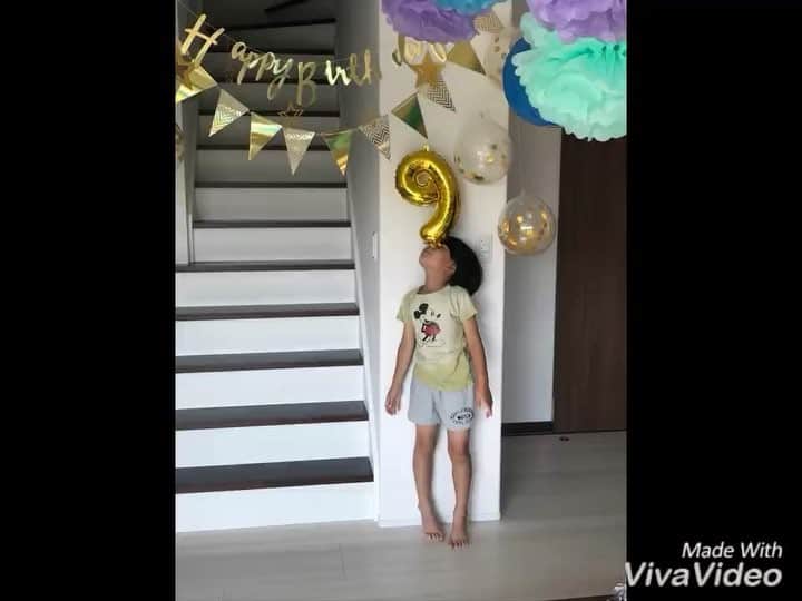 ryuu79hinaのインスタグラム：「2018.07.15 ℋ੨ppყ ᙖ ౹̊ণ৳hძ੨ყ·*⋆ฺ࿐♡ * 昨日はりゅうちゃんの9回目のお誕生日だったよ🎂🎉🎊 * 去年は入院しててぎりお誕生日の日に退院とかだったから… 今年は可愛く飾ってあげれたし←自己満😂😂 大好きなお友達にもお祝いして貰えてとっても素敵な1日になったよ～🎂🎉✨ * 誕プレは…今ハマリ中のベイブレード🎁 * 9歳も楽しい1年になりますよーに♪♪ * #おたんじょうびおめでとう  #お誕生日 #7月15日 #7月生まれ #9歳 #長男 #男の子 #HappyBirthday  #親バカ #親バカ部 #動画」