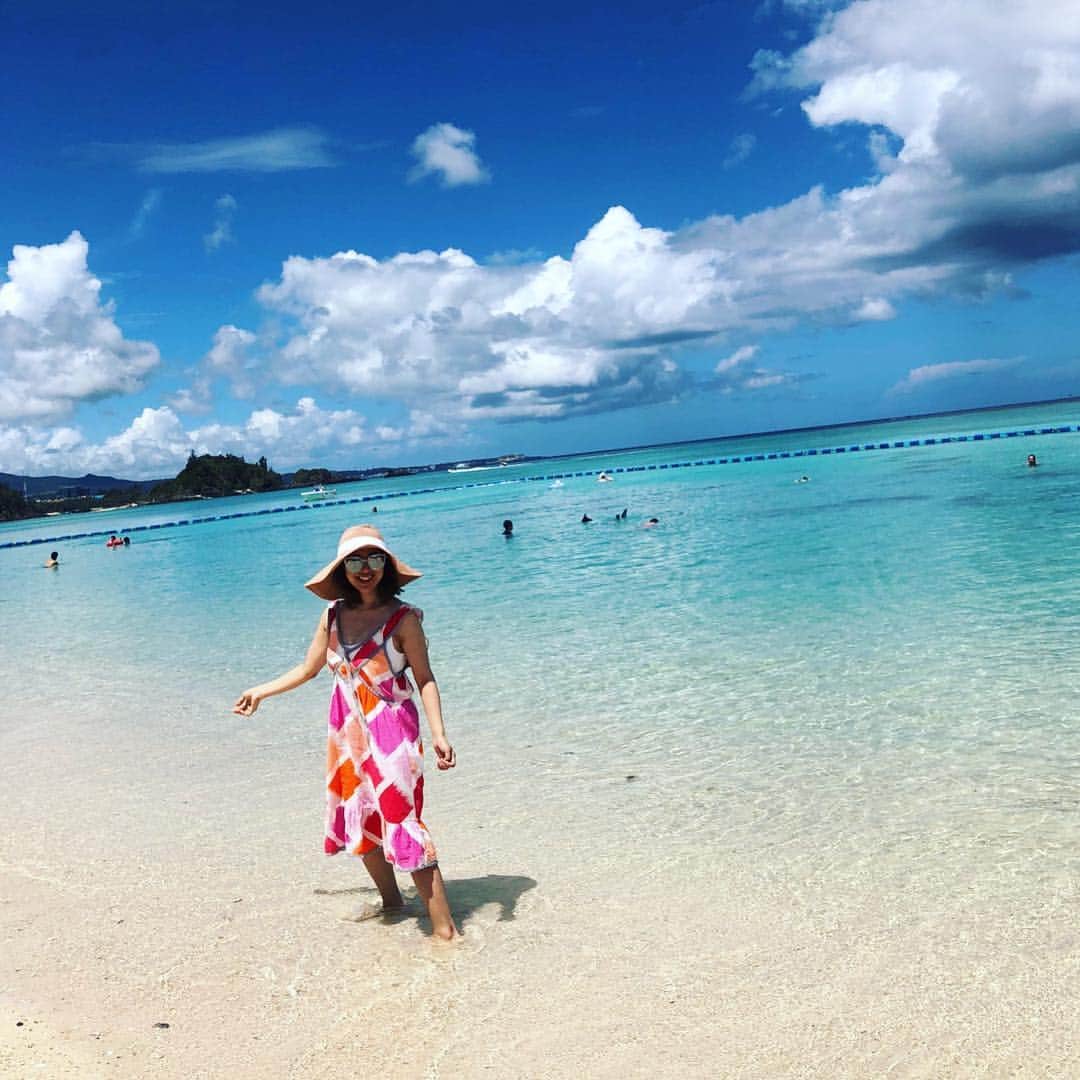 小川淳子さんのインスタグラム写真 - (小川淳子Instagram)「ちょっとだけ沖縄に 行って来ました♡🌴 綺麗な海で素敵でした🏖 #family #trip #summer」7月16日 8時59分 - junkoogawa1225