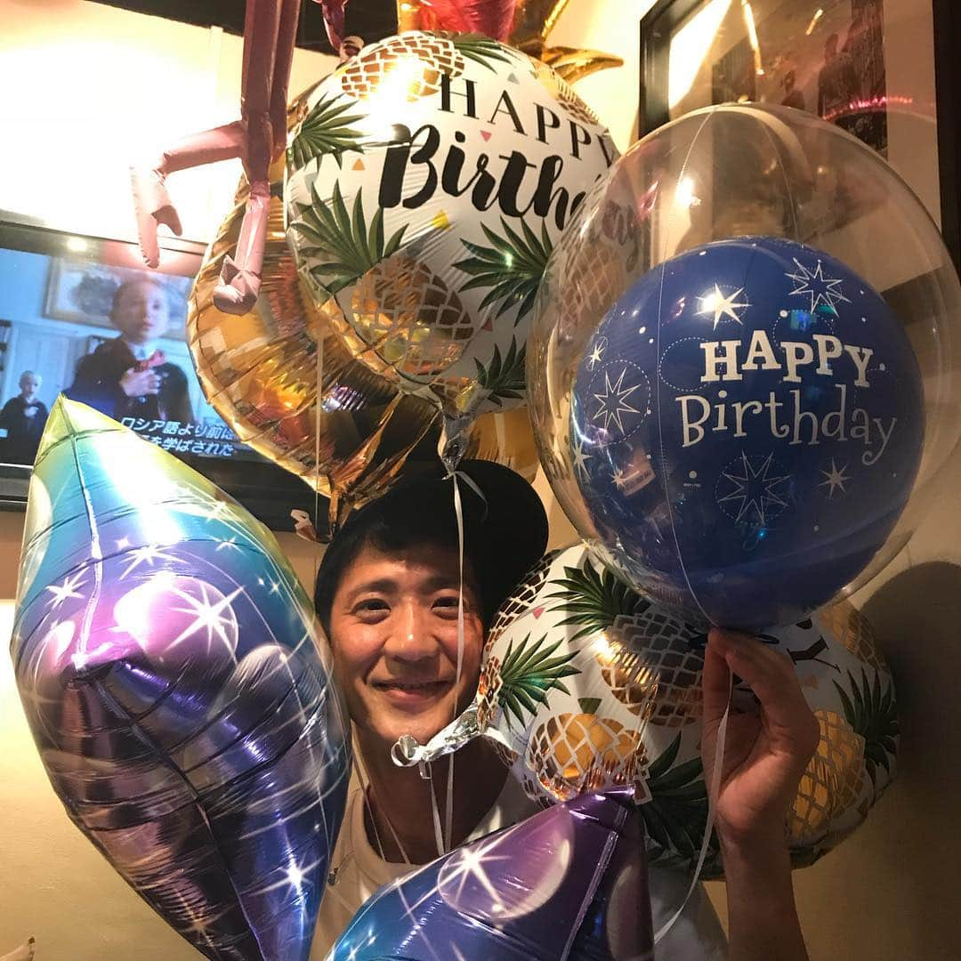 柴田英嗣さんのインスタグラム写真 - (柴田英嗣Instagram)「お礼  #なんだかんだの４３歳 #多くのメッセージに心より感謝 #芸能生活２５年 #本当はちょっと休んだけど２５年 #色々あった２５年 #あったどころかあり過ぎた２５年 #けど負けてない２５ #助けられてやってこれた２５ #俺は笑顔で返す２５ #みんな負けるな２５ #そーゆーこと！！」7月16日 11時33分 - shibata_untouchable