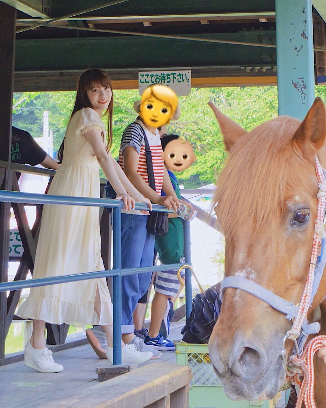 上野瞳さんのインスタグラム写真 - (上野瞳Instagram)「🐴🐴🐴﻿﻿ ﻿ ﻿ ﻿ ﻿ ﻿ 動物に触れ合いたくてりんどう湖へ🙌﻿﻿ 久々の乗馬🐎お馬さん可愛かった〜〜💓﻿﻿ (アニマルパレード今度こそリベンジするはずが﻿﻿ まさかの着いた時間に終わってるという悲劇。笑)﻿﻿ ﻿ ﻿ りんどう湖と言えばグルメがイチオシですが﻿﻿ 来たら絶対に食べたいメニューのひとつである﻿﻿ ソフトクリームにパンがコーンになった﻿﻿ 「ぱんこーん」という斬新なメニューが﻿﻿ 仲間入りしていました🍦←秒で溶けた﻿ 個人的には牛乳塩ラーメンもオススメ🍜﻿﻿ ラーメン食べたの何年ぶりだろうか…﻿ ﻿ ﻿ ﻿ ﻿ ﻿ 夜は今年初の(最初で最後かも←)花火を堪能🎆🎇﻿﻿ こんな近くでゆったりと花火見たの久しぶりで﻿﻿ 鳥肌立ちまくりでした！水上花火凄かった❤️﻿﻿ 8月中は花火大会9回も開催するみたいなので﻿ りんどう湖行こうと思っている人は﻿﻿ 花火開催日を狙って行ってみて下さい💓﻿﻿ ﻿ ﻿ 以上、ちゃっかり連休充実させている上野でした🙋‍♀️←﻿﻿ #りんどう湖 #ぱんこーん #馬 #乗馬 #花火﻿﻿ #旅 #旅行 #日帰り #日帰り旅行 #バスツアー﻿﻿ #観光 #那須 #栃木 #夏 #夏休み #動物﻿﻿ #アイス #ソフトクリーム﻿﻿ #travel #trip #animal #ice﻿ #icecream﻿ #travelphotography #RindowRainbow #softcream #horse﻿ #fireflower﻿ #summer #summervacation」7月16日 23時13分 - hitomi.8
