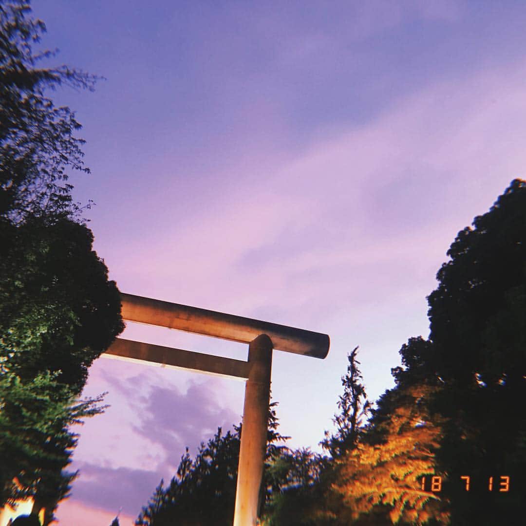 赤木希さんのインスタグラム写真 - (赤木希Instagram)「. みたままつりの日の空はピンク色で幻想的でした🥀」7月16日 15時48分 - lespros_akagi