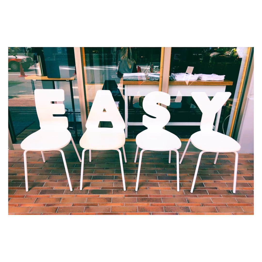 古谷有美さんのインスタグラム写真 - (古谷有美Instagram)「🍑 座りすぎは体に良くないそうですが こんな楽しい椅子なら ずうっと座っていたい....！ ・ ・ #always#easygoing #お散歩#汗だくだく」7月16日 16時44分 - yuumifuruya