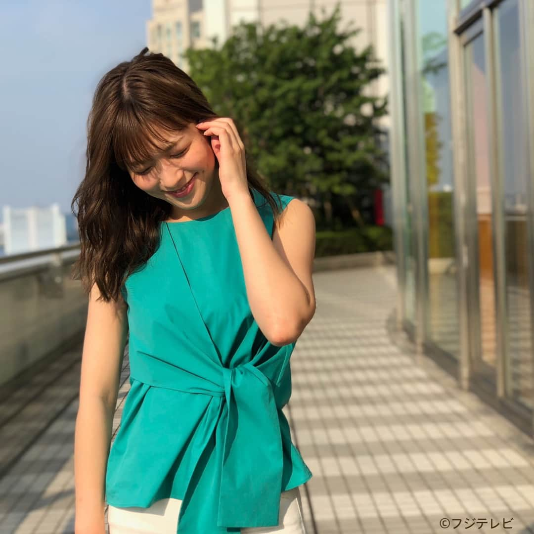 フジテレビ「めざましテレビ」さんのインスタグラム写真 - (フジテレビ「めざましテレビ」Instagram)「7月16日（月）きょう何着て行く？ ・ ファッション雑誌CanCamとコラボした お天気コーナー「きょう何着て行く？」 阿部華也子ちゃんの毎日のコーデを紹介♪ ・ 【きょうのコーデ】 きょうはヘルシーかわいいスタイルで決めてみました✨ 今年大注目のグリーンのブラウスはフロントの 大きなリボンが存在感抜群です👗 爽やかな白パンツを合わせれば涼しい印象に 仕上がりますよ🍀 ・ 【コーデのポイント】 ブラウス→#ノーリーズ 1万2000円 パンツ→#SPIRALGIRL 7900円 靴→#タラントンbyダイアナ 2万1000円 ピアス→#VA Vendome Aoyama 2万円 ・ #めざましテレビ #きょう何着て行く？ #阿部華也子 #今日のコーデ#コーデ #CanCam #今日のファッション#ootd #きょう何着て行く？は月〜金朝6時22分ごろ放送！」7月16日 18時19分 - mezamashi.tv